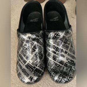 Dansko women’s clogs, like new, size 39